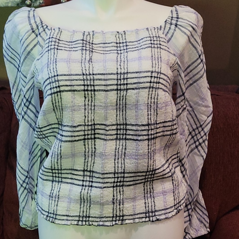 Long sleeve, off the shoulder